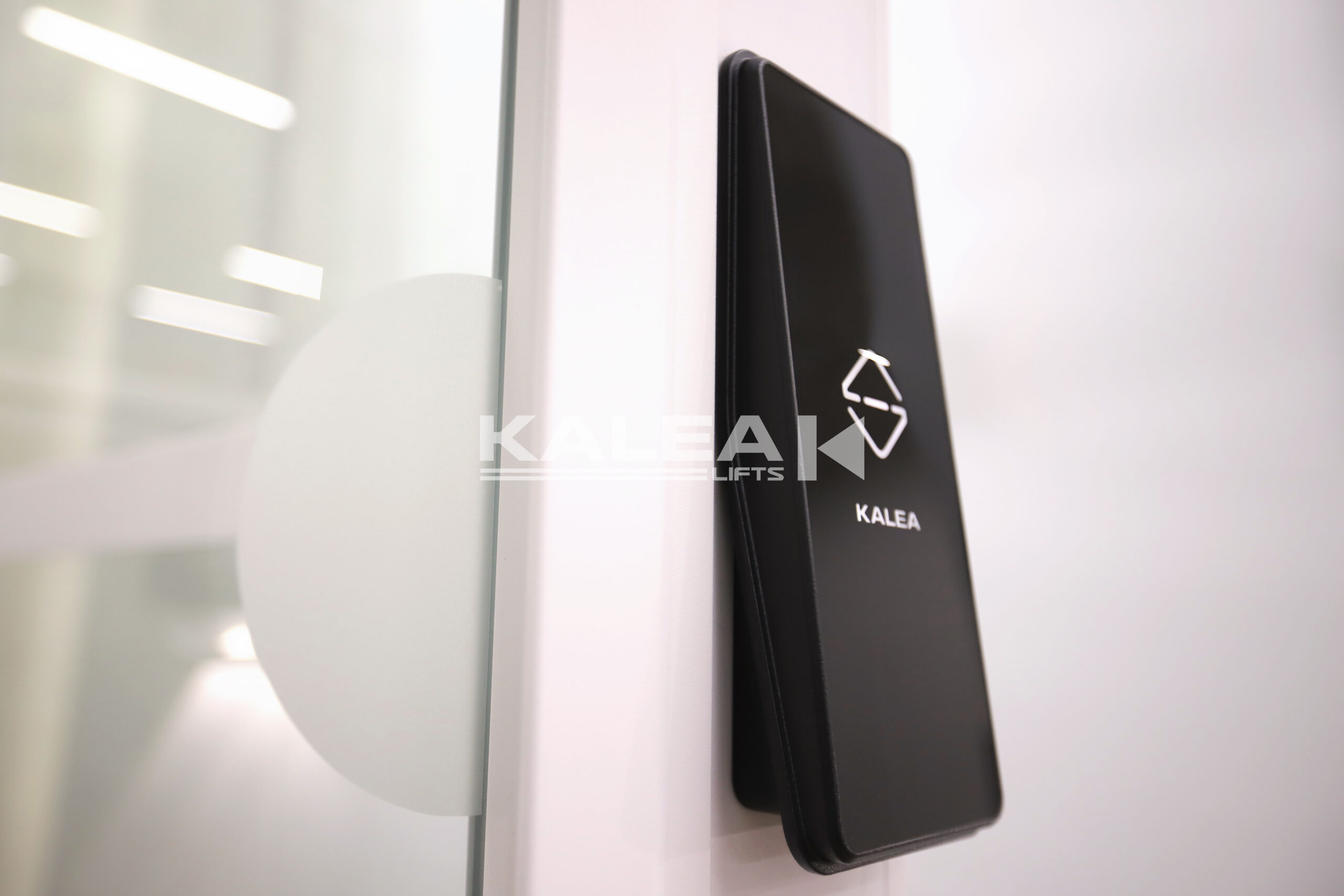 BASIC CALL BUTTON IN BLACK